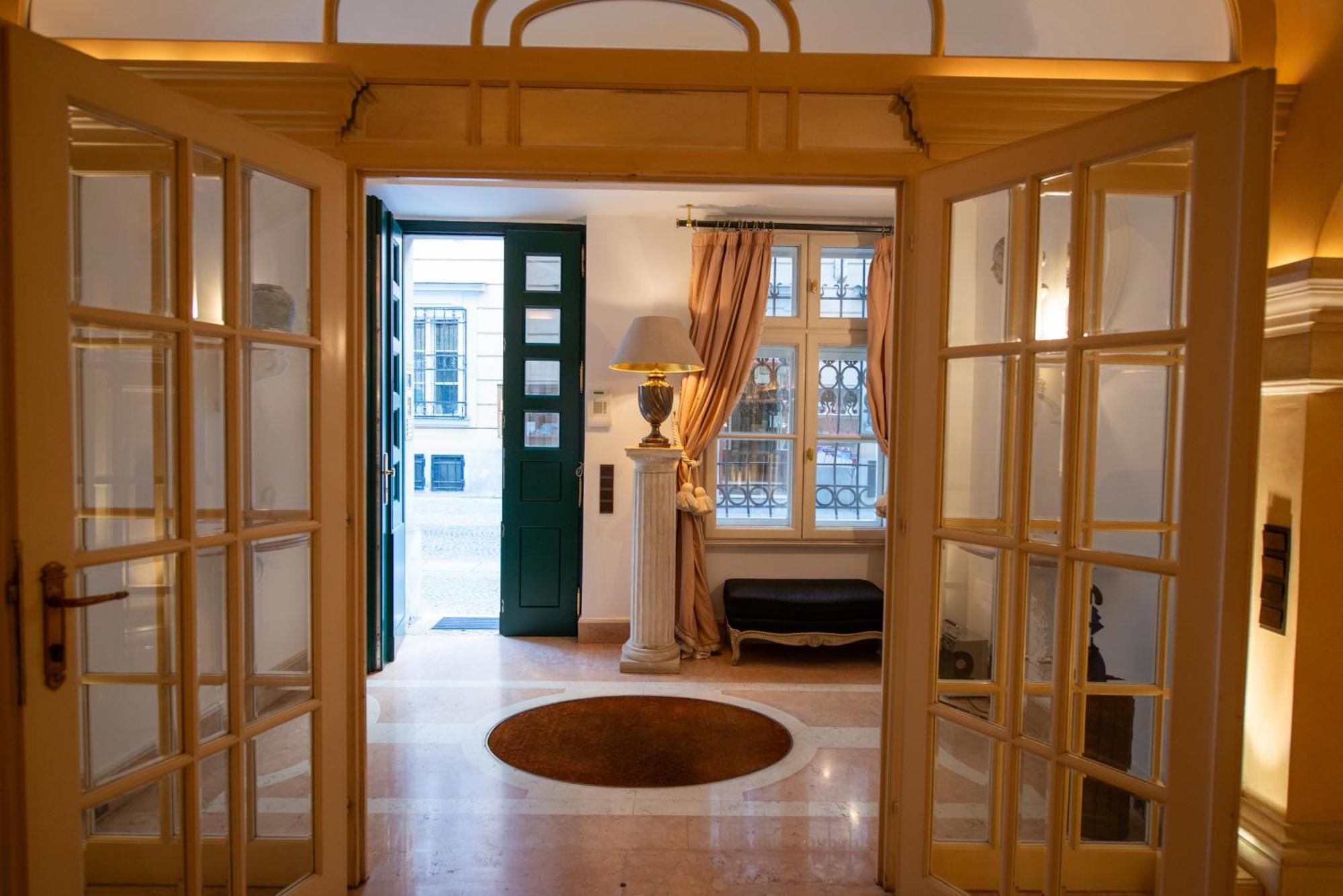 Zum Blauen Karpfen Apartment Vienna Exterior photo